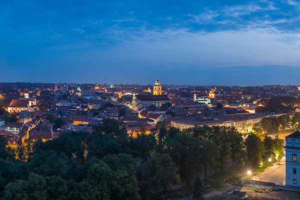 Thumb_vilnius_old_town_skyline_at_dusk__lithuania_-_diliff